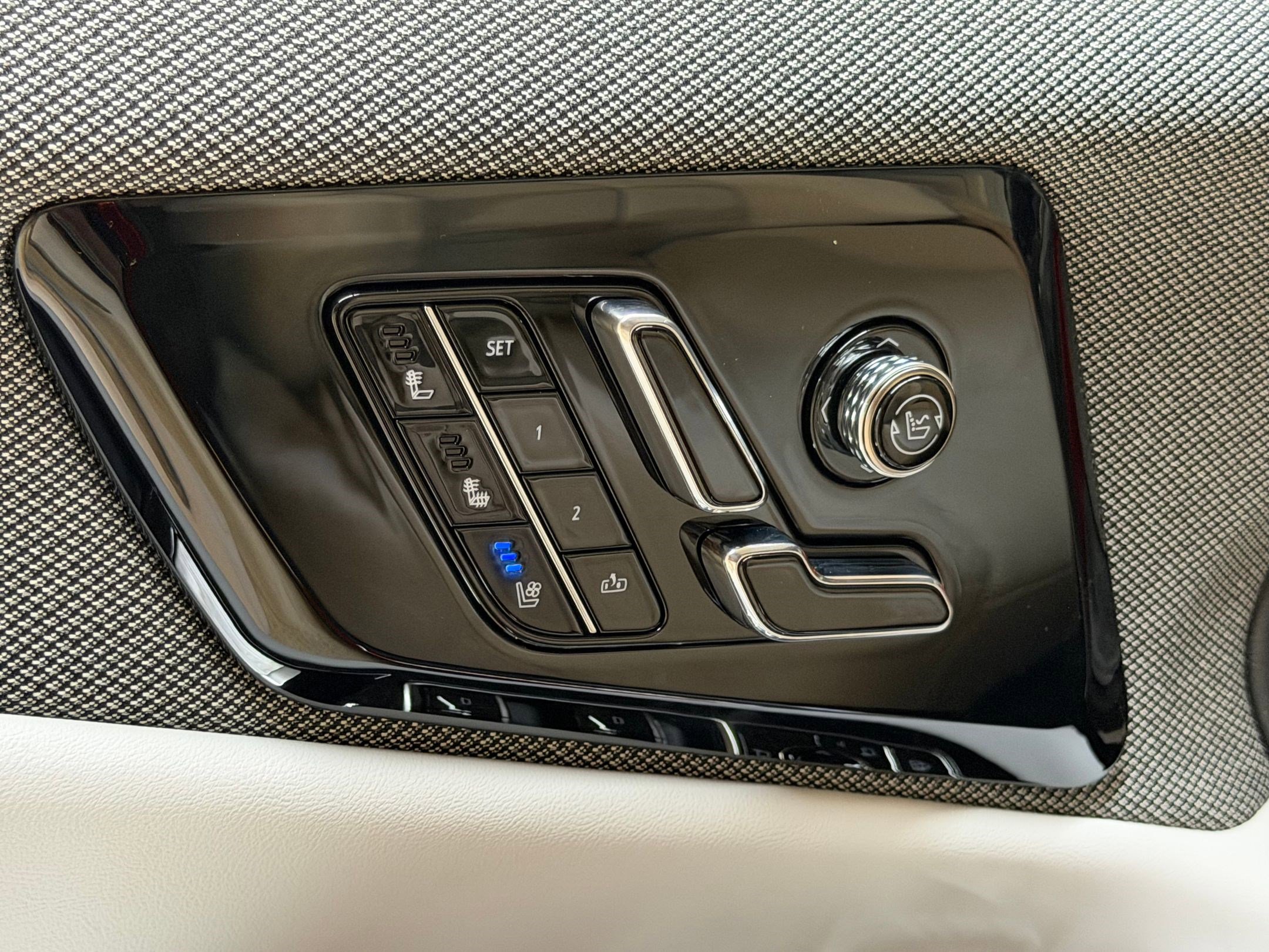 New 2025 Cadillac Optiq Sport 2 w/ LPO, Floor Liner Package image 15