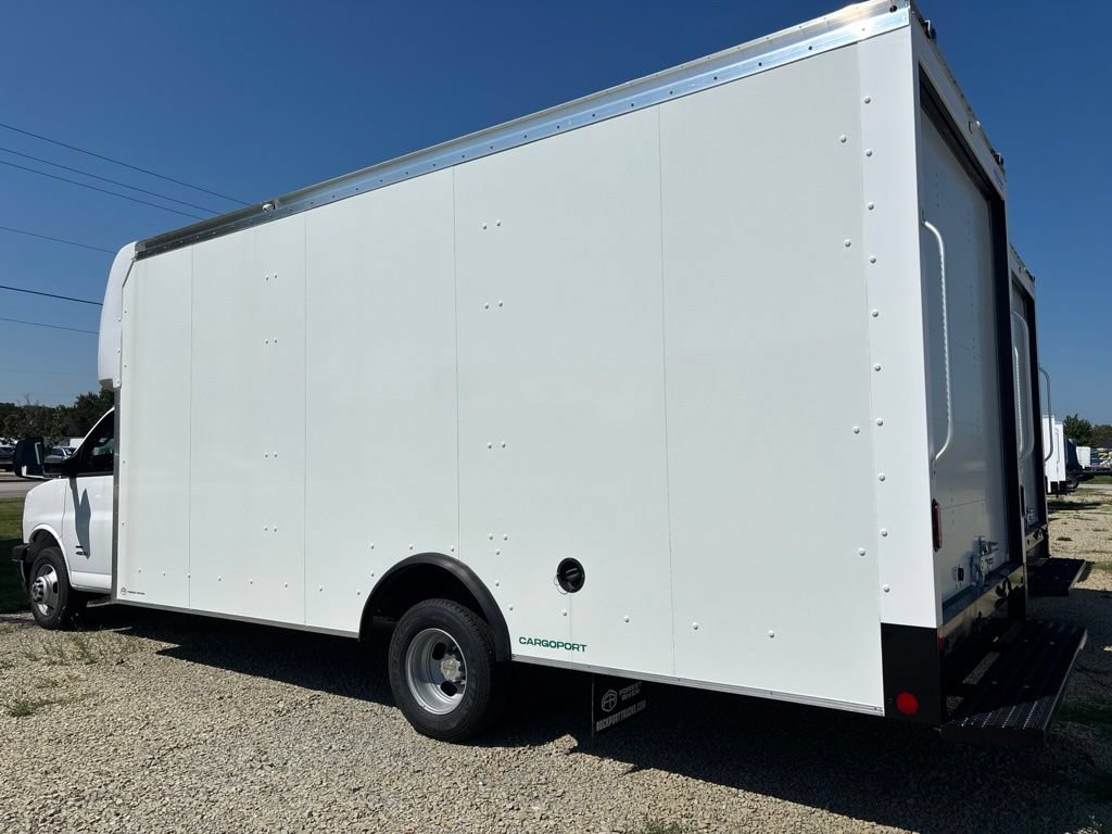 New 2026 Chevrolet Express 4500 w/ Power Convenience Package RWD image 4