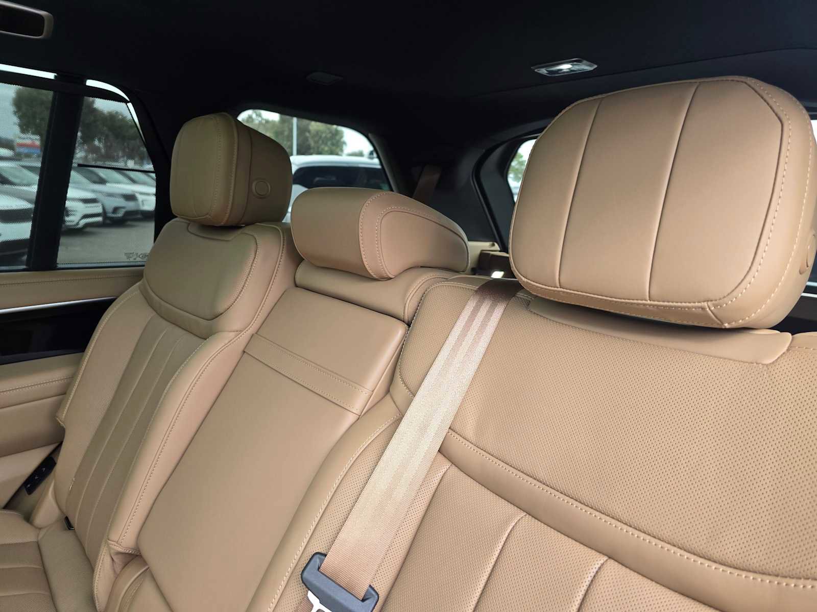 New 2025 Land Rover Range Rover Long Wheelbase SE image 24
