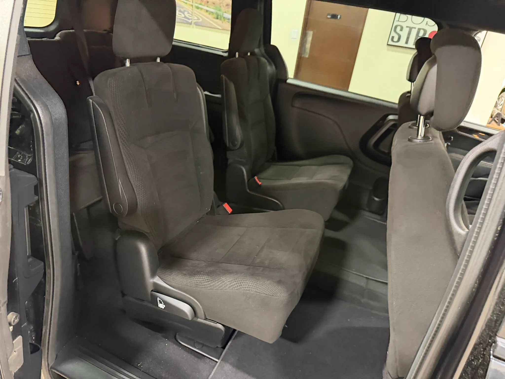 Used 2016 Dodge Grand Caravan SE FWD image 32