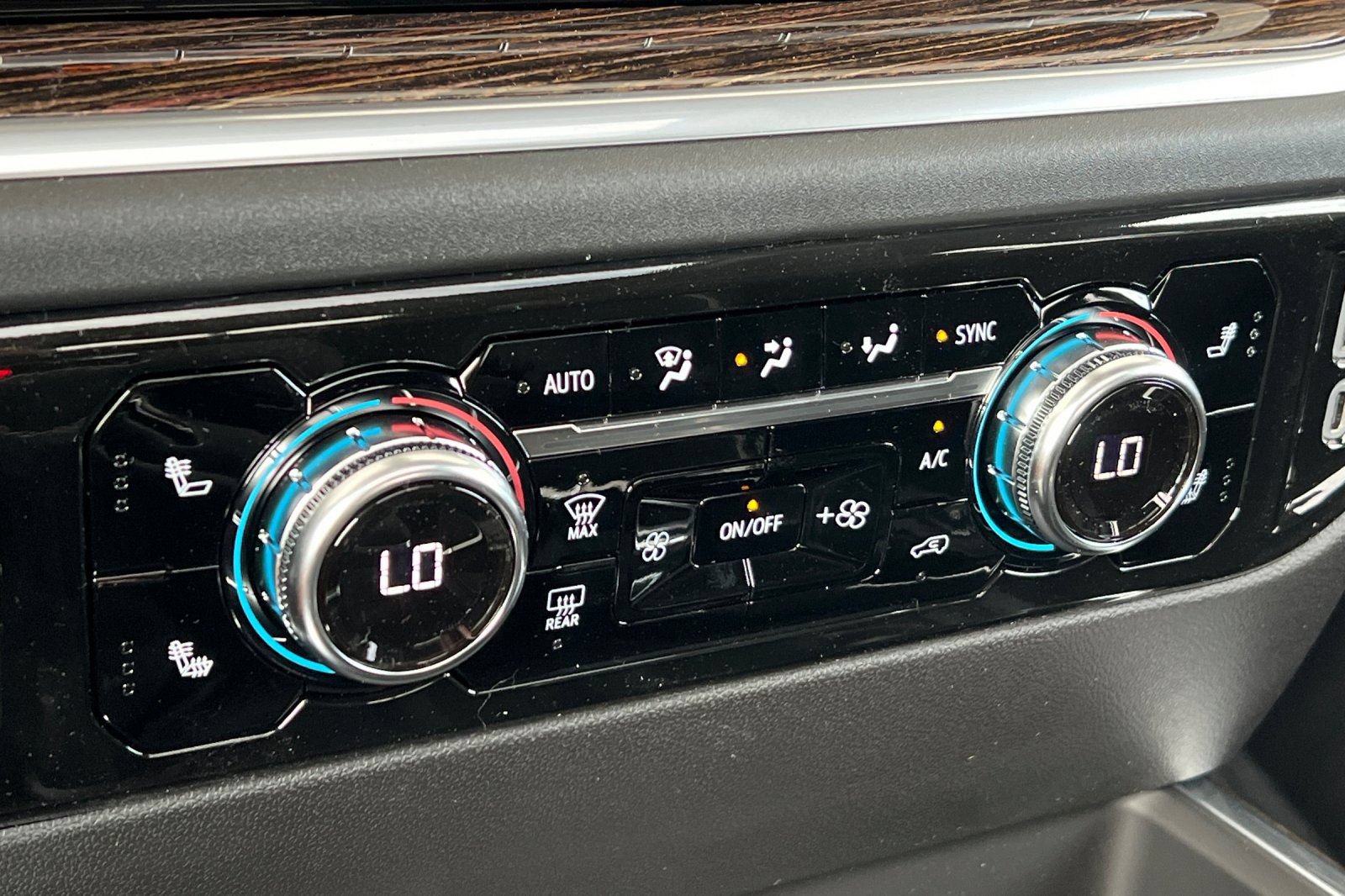 New 2026 GMC Sierra 1500 Elevation w/ Elevation Premium Package AWD/4WD image 18