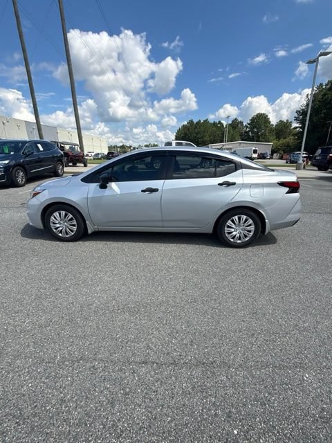 Used 2021 Nissan Versa S FWD image 3