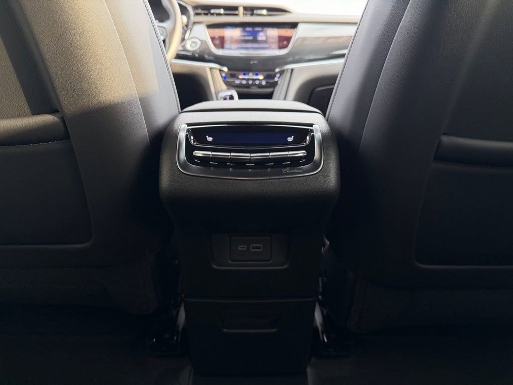 Used 2025 Cadillac XT6 Sport w/ Technology Package image 29