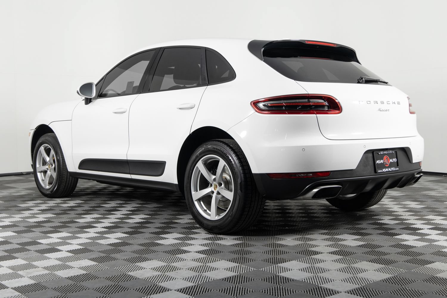 Used 2018 Porsche Macan AWD/4WD image 4
