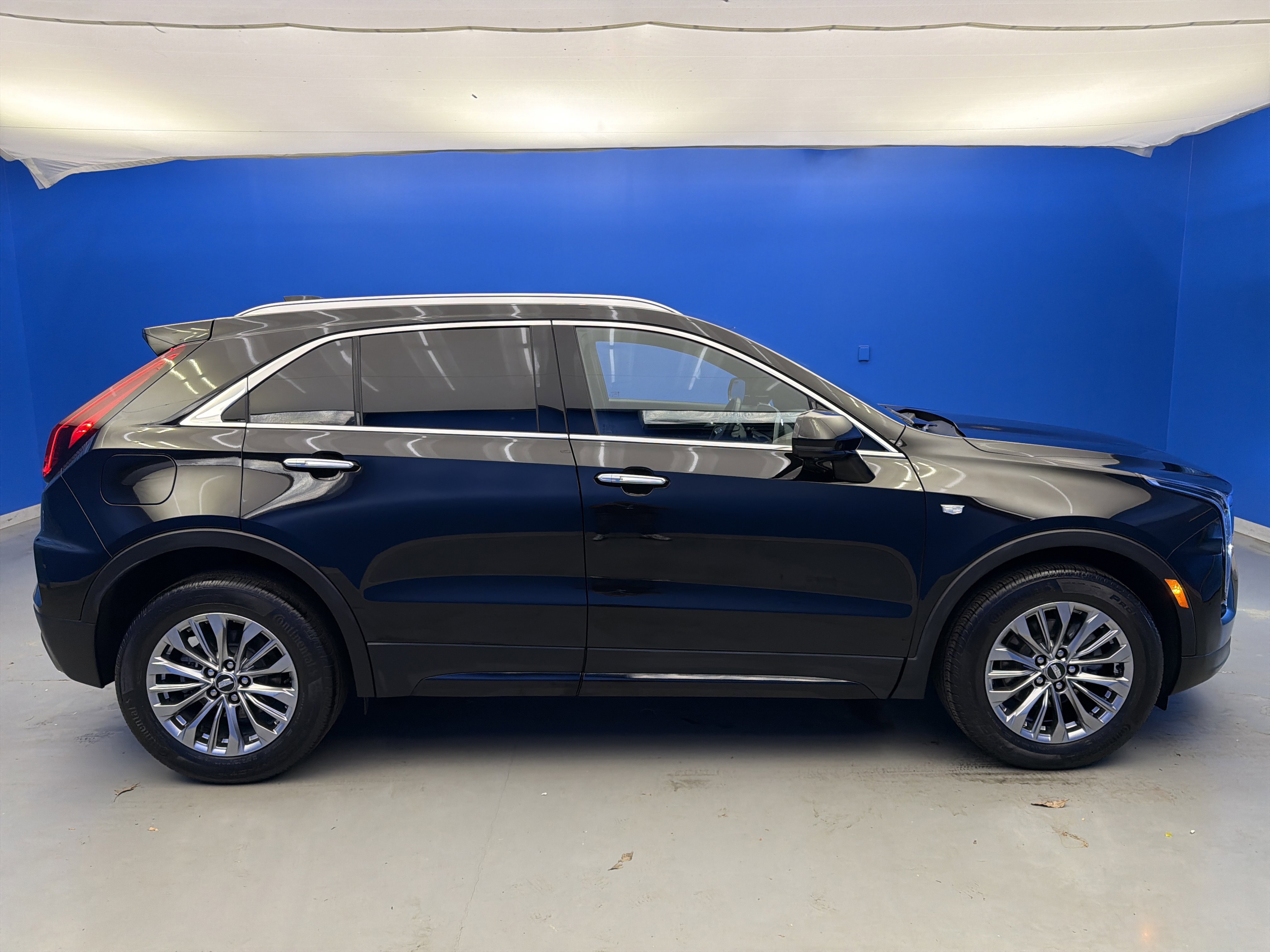 Used 2025 Cadillac XT4 Premium Luxury w/ Cold Weather Package AWD/4WD image 8