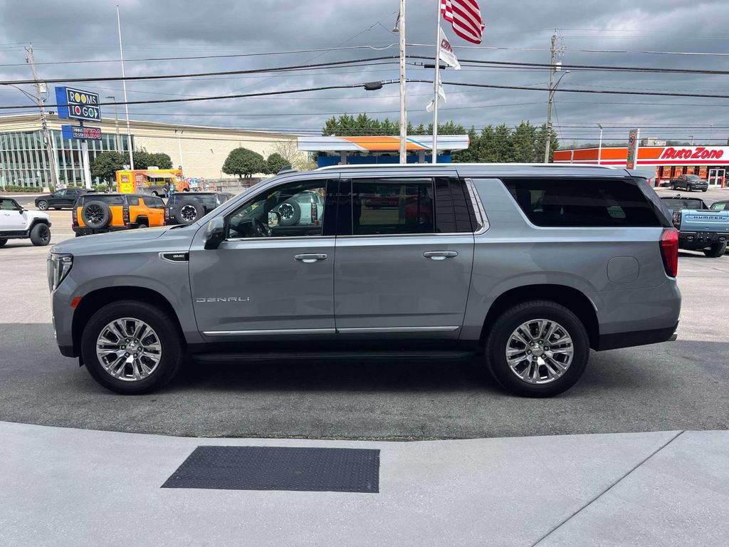 Used 2023 GMC Yukon XL Denali AWD/4WD image 6