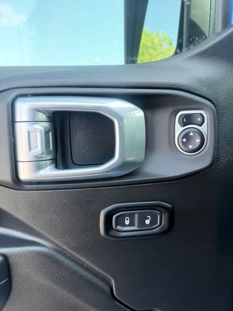Used 2023 Jeep Gladiator Rubicon w/ Cold Weather Group AWD/4WD image 23