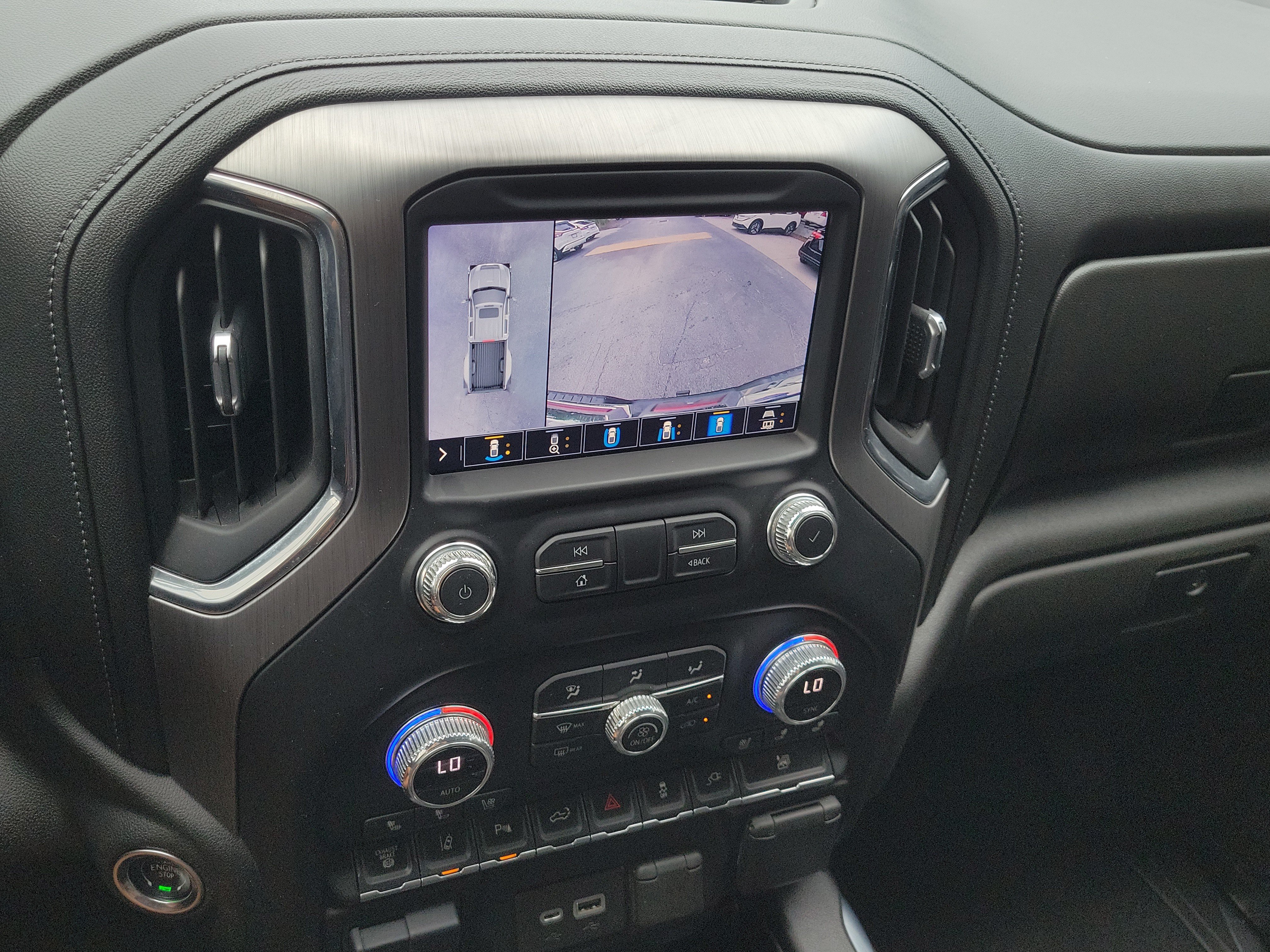 Used 2021 GMC Sierra 3500 Denali w/ Denali Ultimate Package AWD/4WD image 27