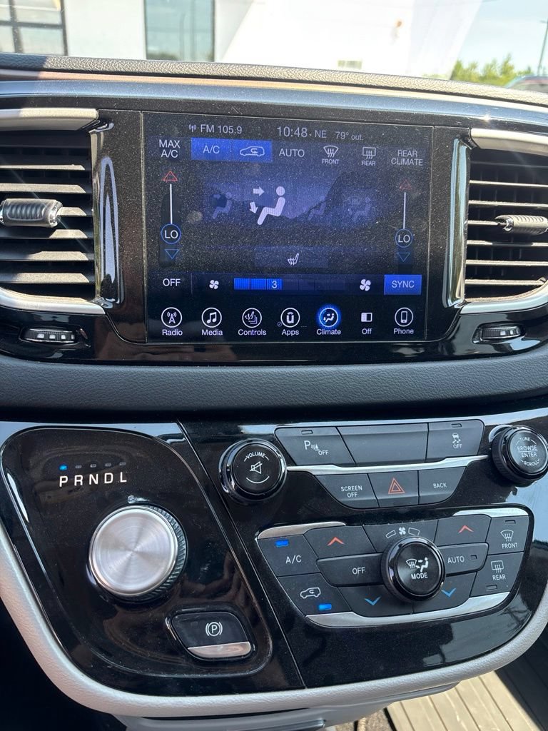 Used 2017 Chrysler Pacifica Touring-L FWD image 28