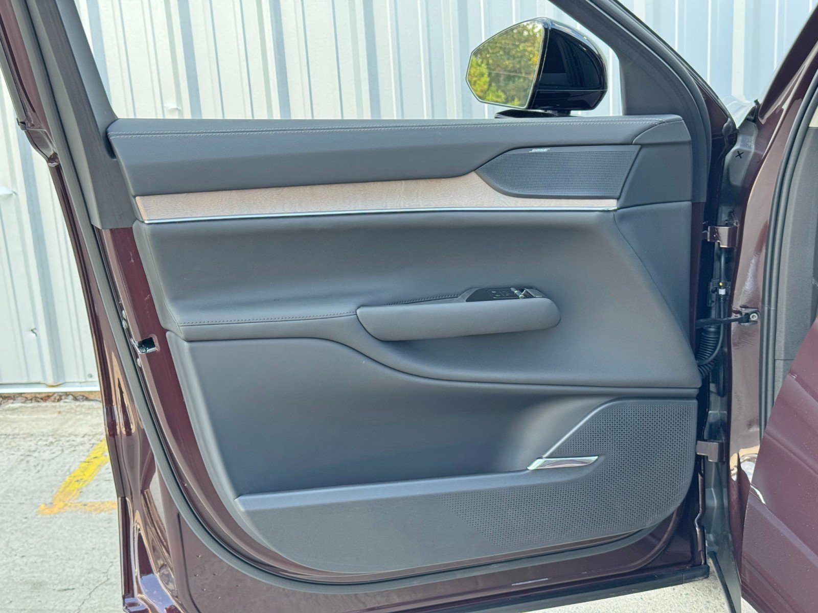 Used 2025 Volvo EX90 Ultra image 45