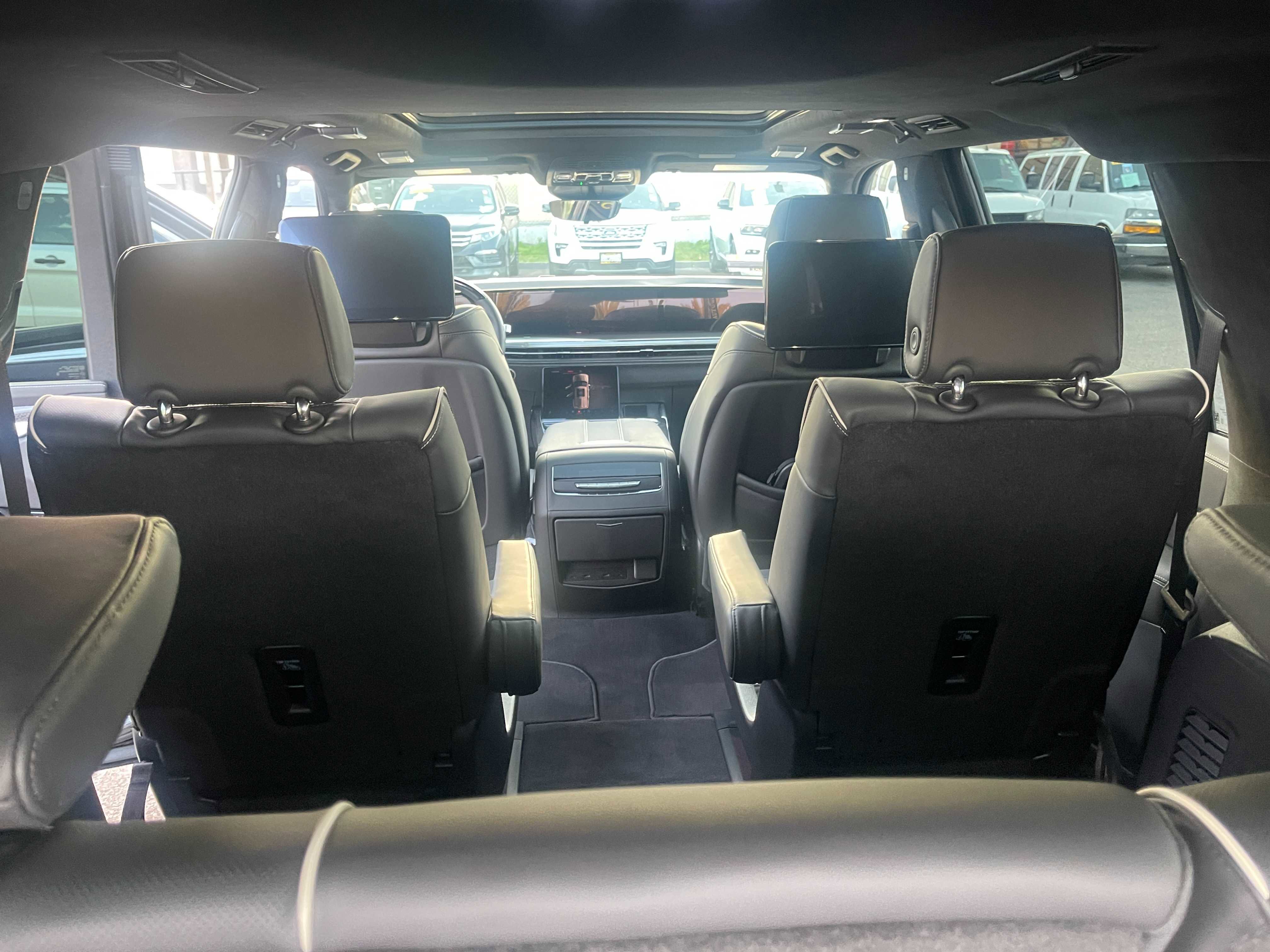 Used 2025 Cadillac Escalade ESV V image 12