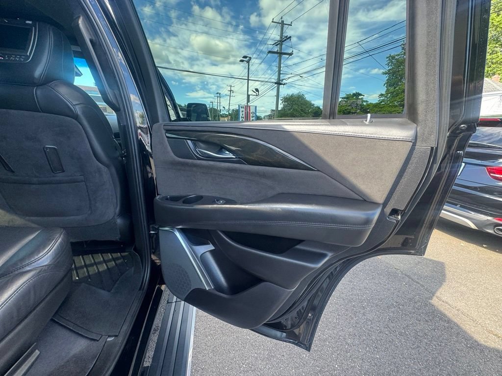 Used 2018 Cadillac Escalade Platinum AWD/4WD image 25