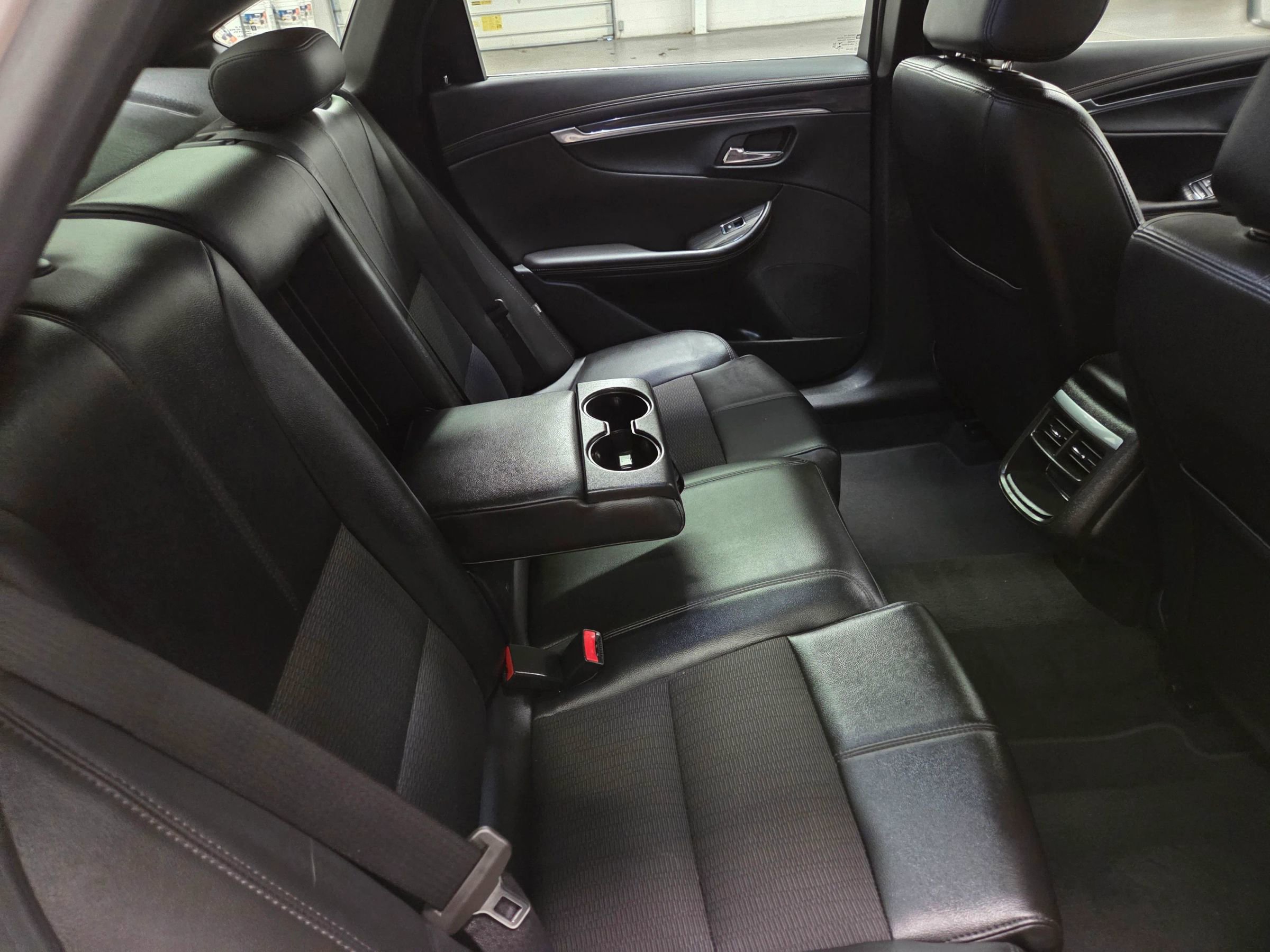 Used 2018 Chevrolet Impala LT FWD image 32