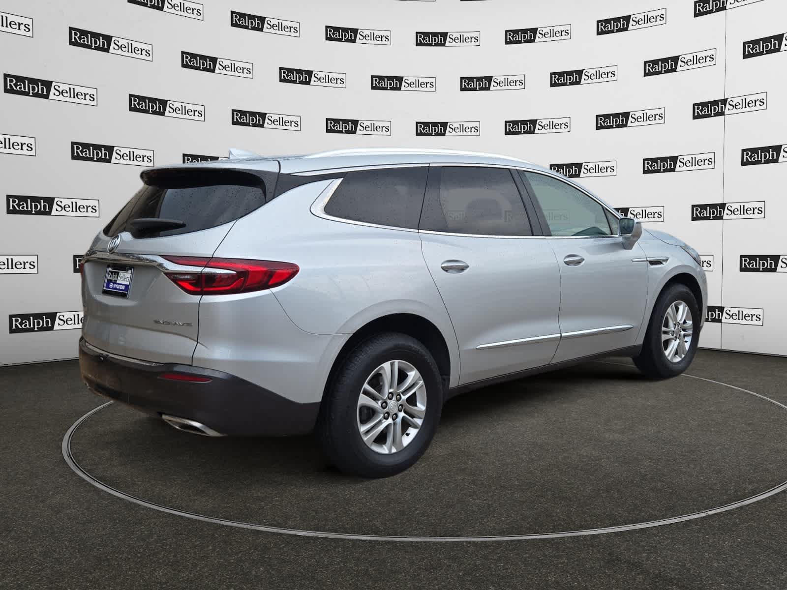 Used 2019 Buick Enclave Essence FWD image 6