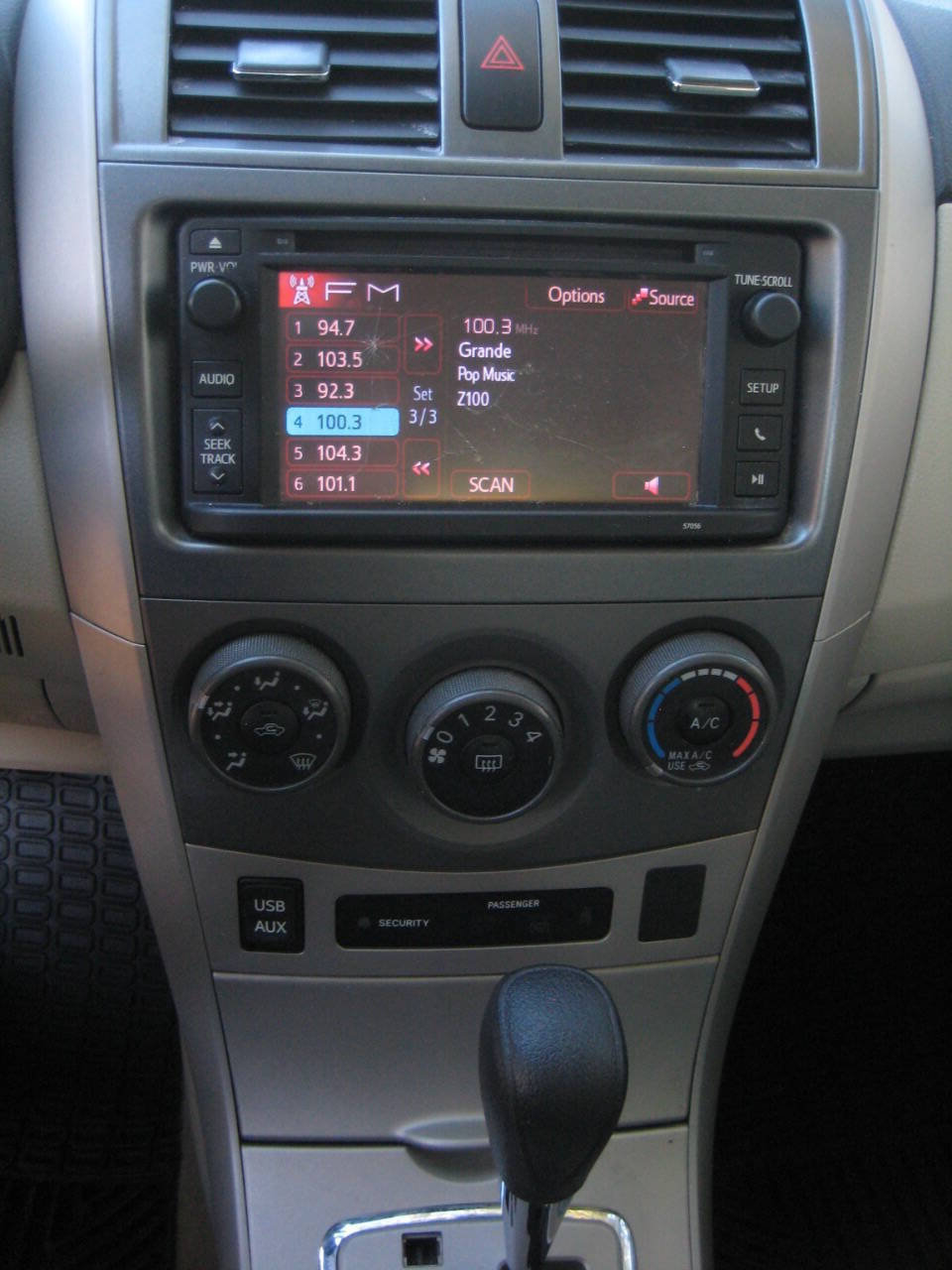 Used 2013 Toyota Corolla LE FWD image 19