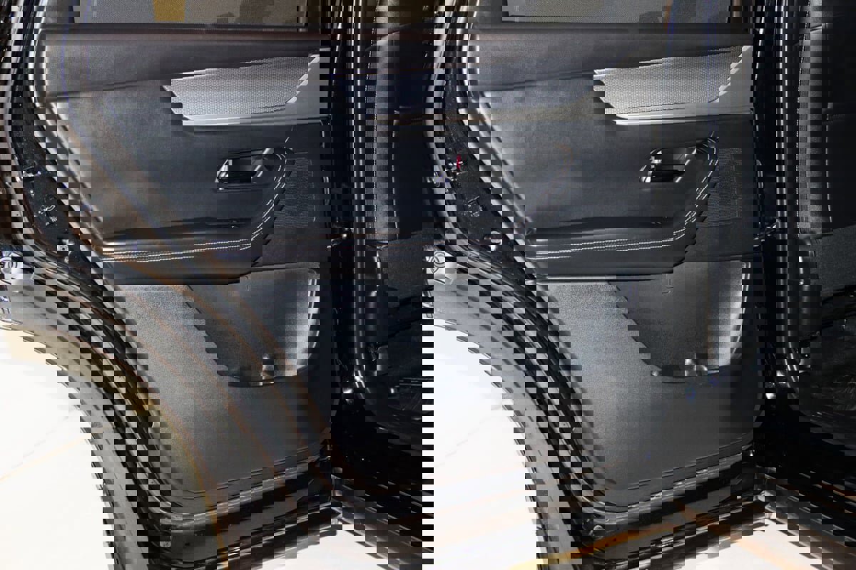 Used 2025 MAZDA CX-70 Plug-In Hybrid w/ Premium Pkg image 59