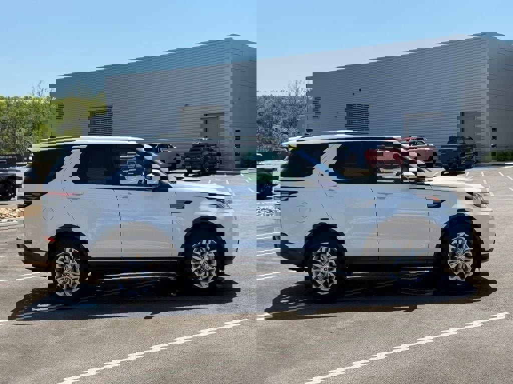 Used 2018 Land Rover Discovery SE image 6