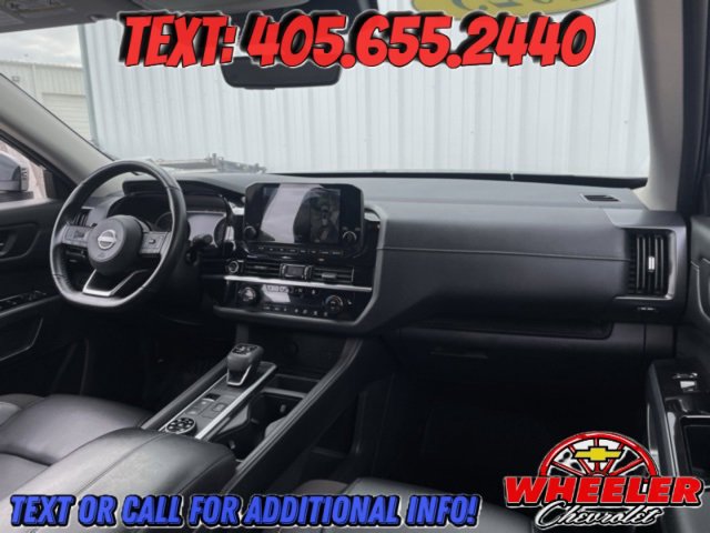 Used 2023 Nissan Pathfinder SL w/ Black Appearance Package image 15