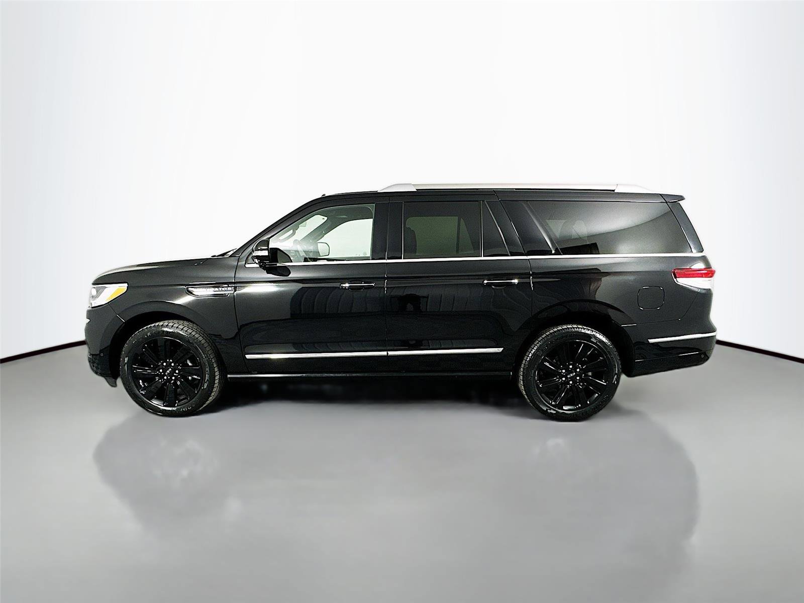 Used 2023 Lincoln Navigator L Reserve image 8