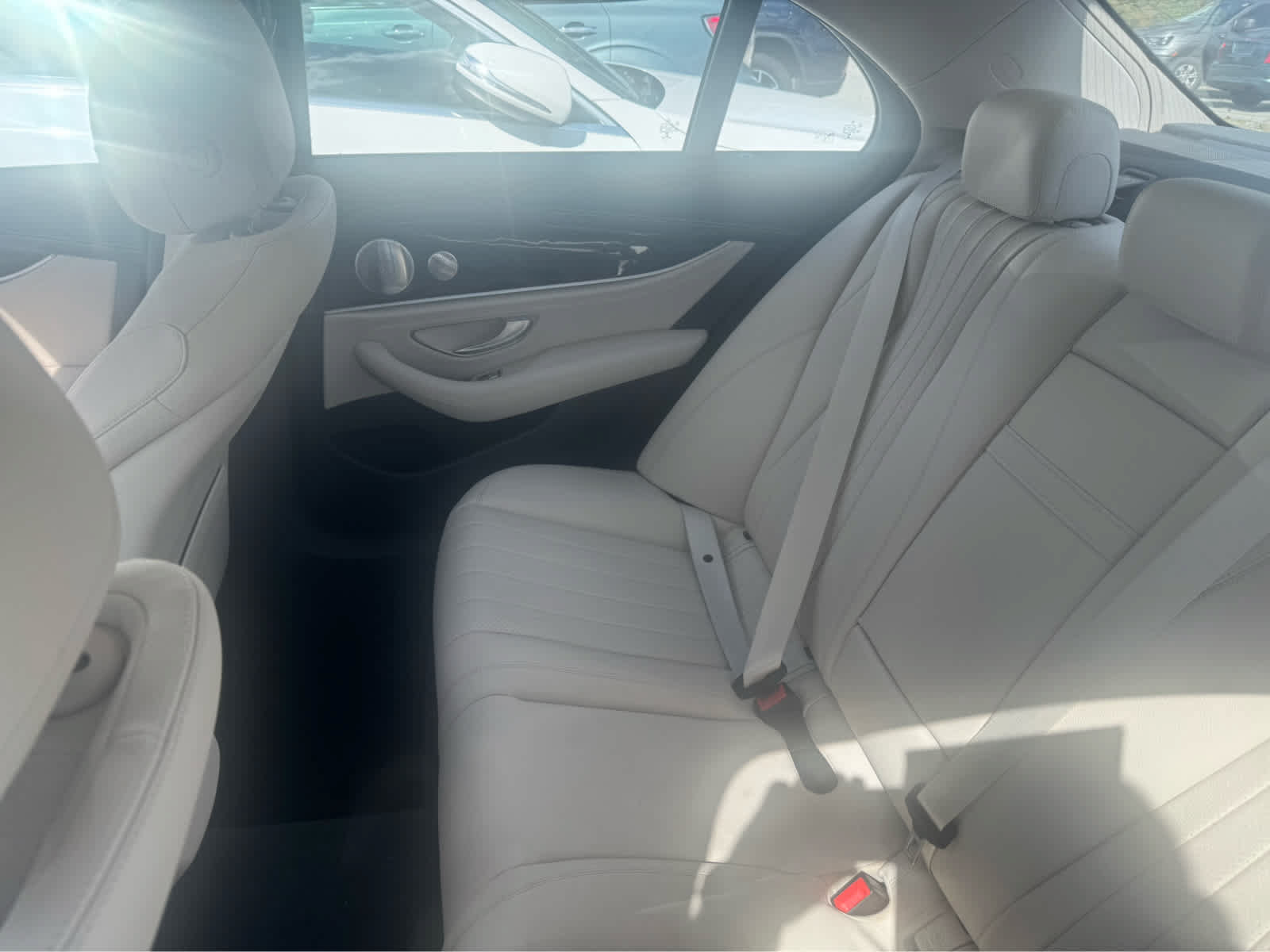 Used 2022 Mercedes-Benz E 350 4MATIC Sedan image 3