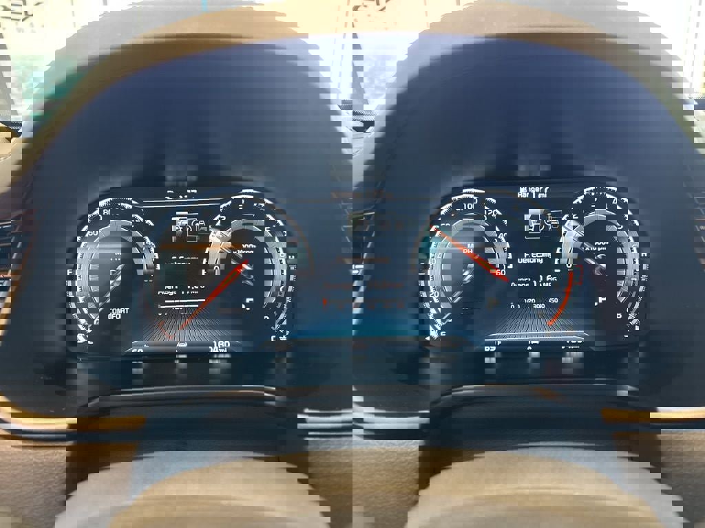 Used 2020 Kia K900 Luxury image 15