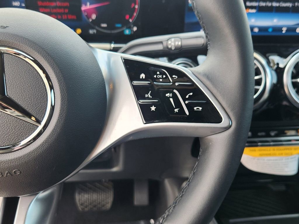 Used 2025 Mercedes-Benz GLA 250 4MATIC image 25