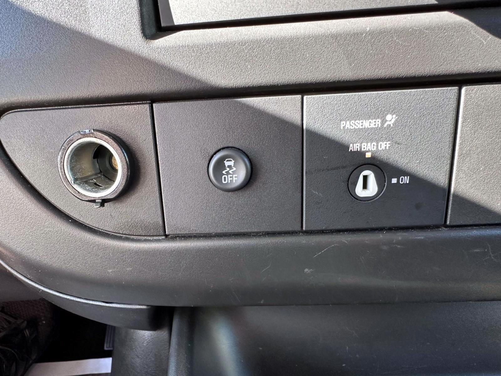 Used 2025 Chevrolet Express 2500 RWD image 25