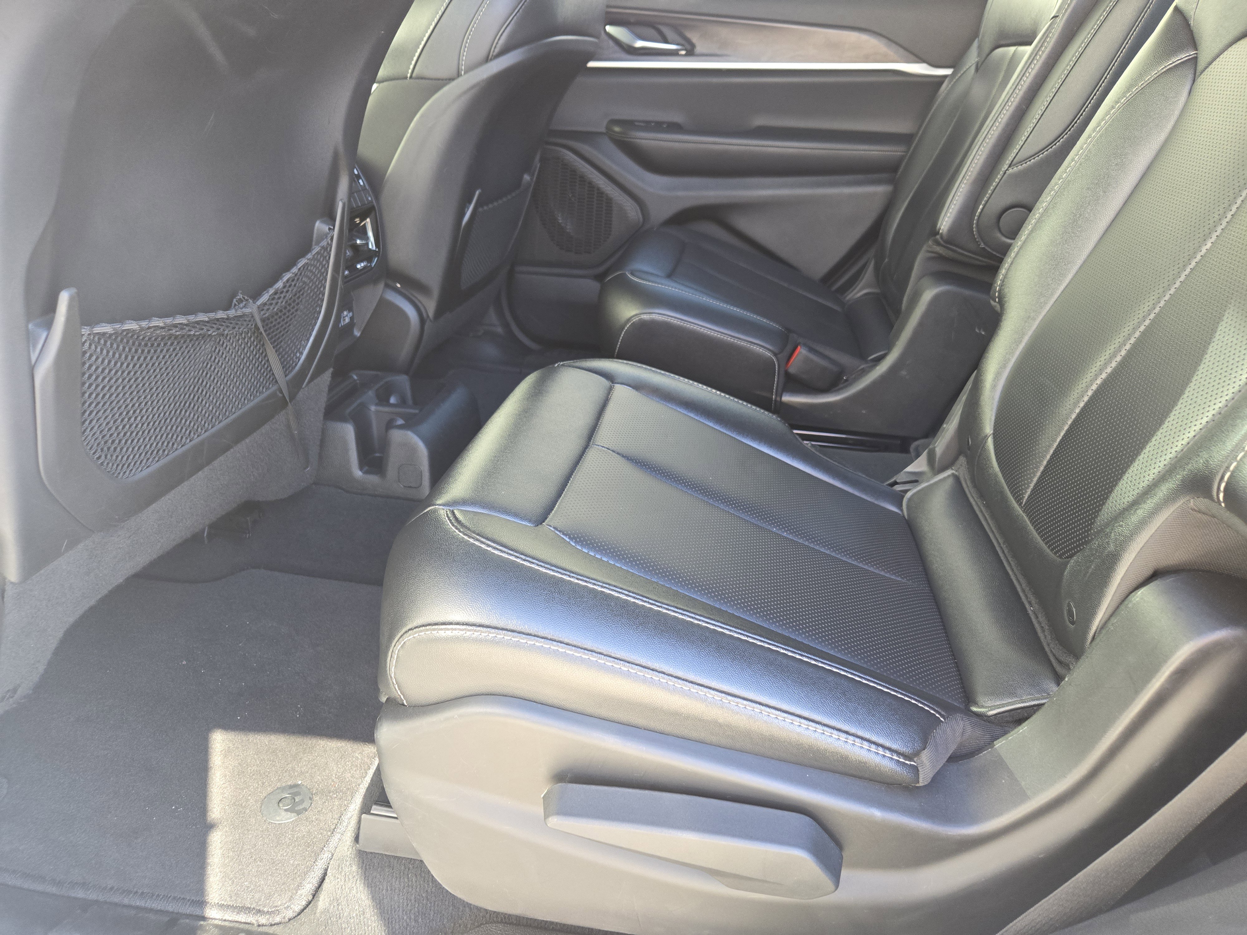 Used 2024 Jeep Grand Cherokee L Limited w/ Luxury Tech Group II image 33