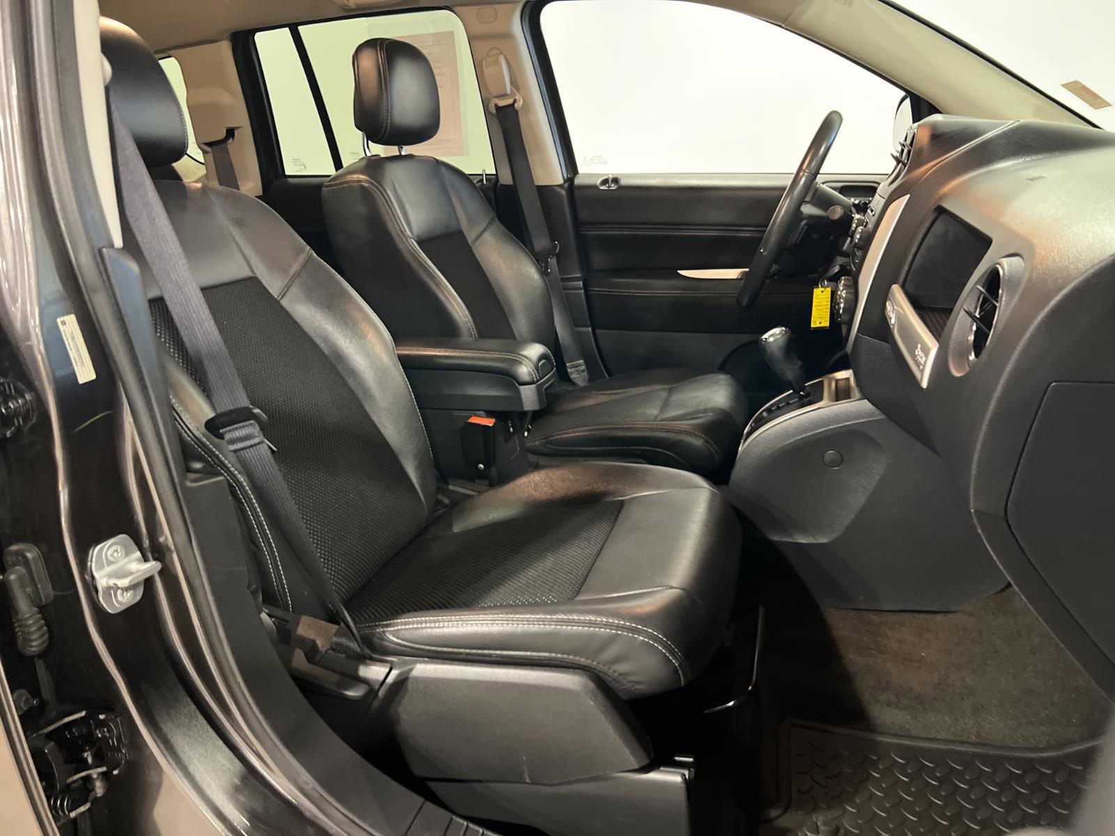 Used 2014 Jeep Compass Latitude AWD/4WD image 31