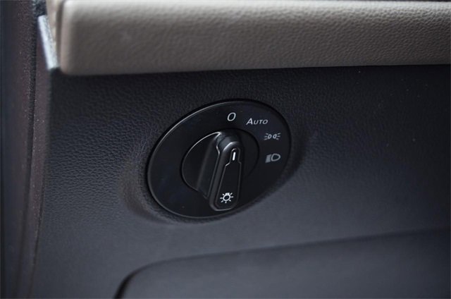 Certified 2022 Volkswagen Taos SEL w/ Panoramic Sunroof Package image 11