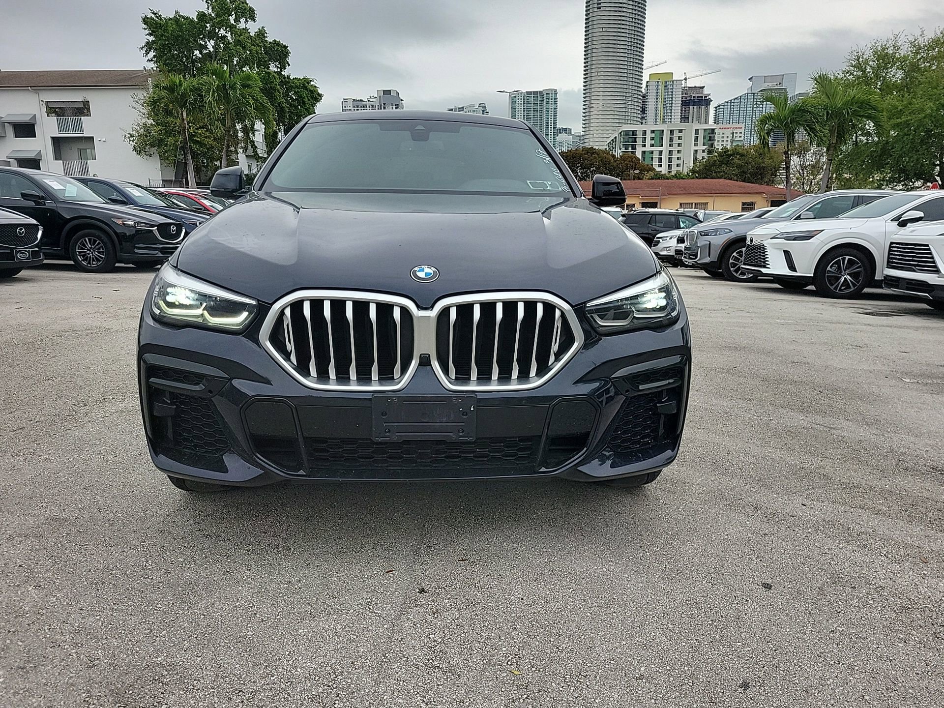 Used 2022 BMW X6 xDrive40i w/ M Sport Package image 4