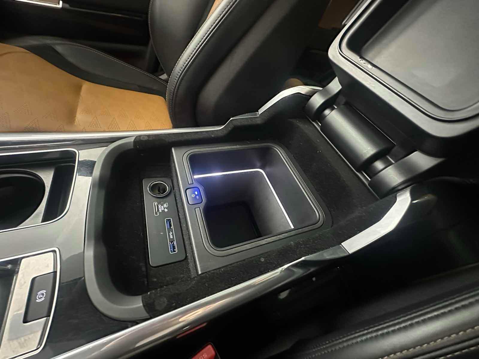 Used 2020 Land Rover Range Rover Sport SVR image 42