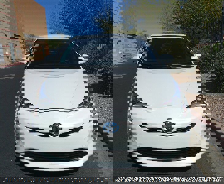 Used 2018 Toyota Prius Four Touring w/ Premium Convenience Package image 2