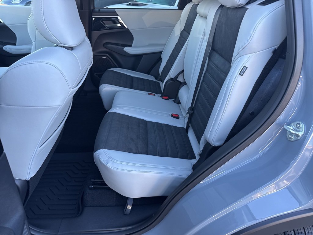 New 2025 Mitsubishi Outlander SE image 24