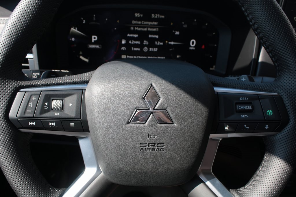 New 2025 Mitsubishi Outlander SE image 15