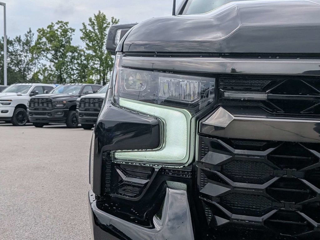 Used 2025 Chevrolet Silverado 1500 ZR2 w/ Technology Package AWD/4WD image 8