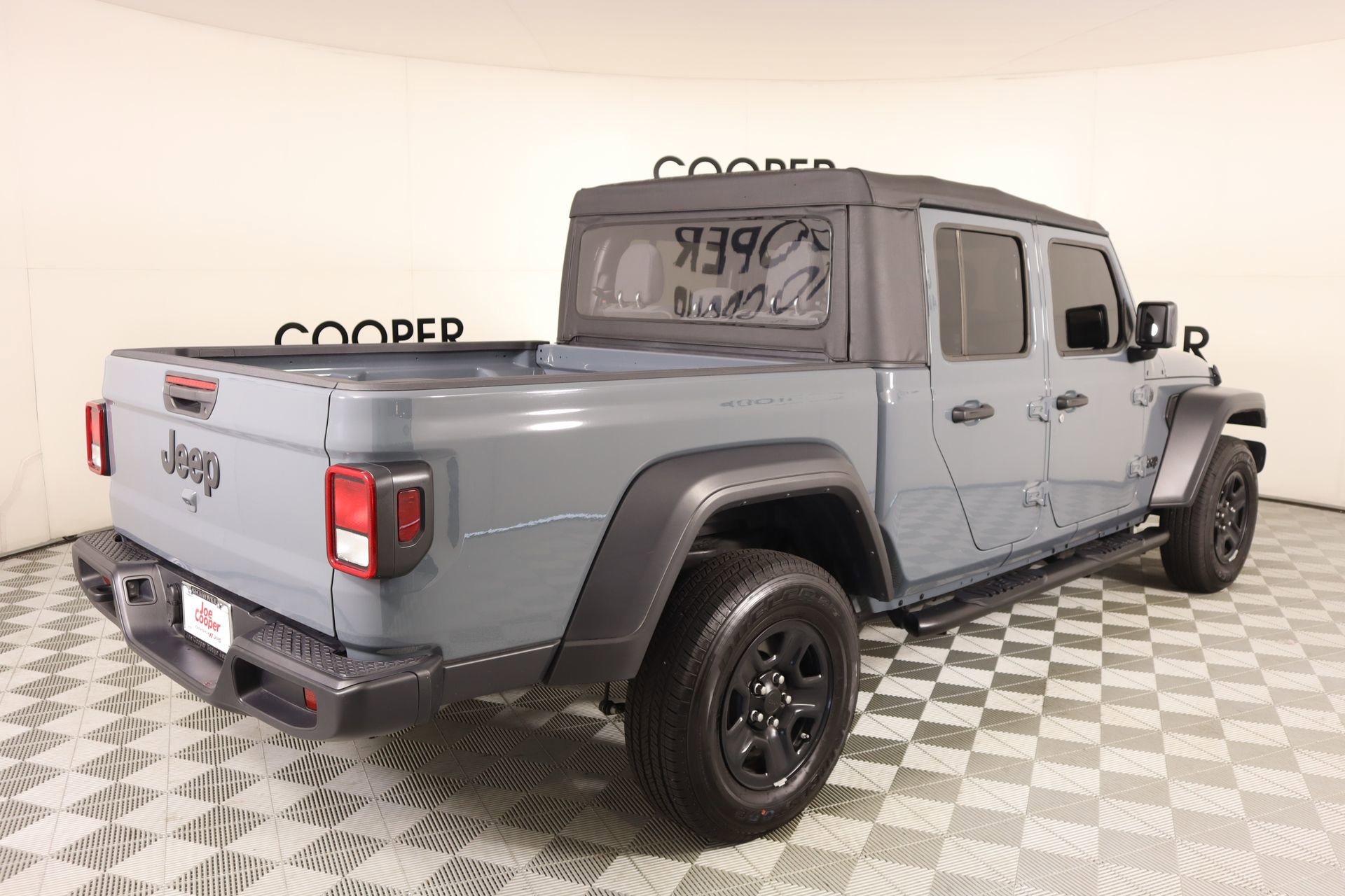 Used 2025 Jeep Gladiator Sport image 19