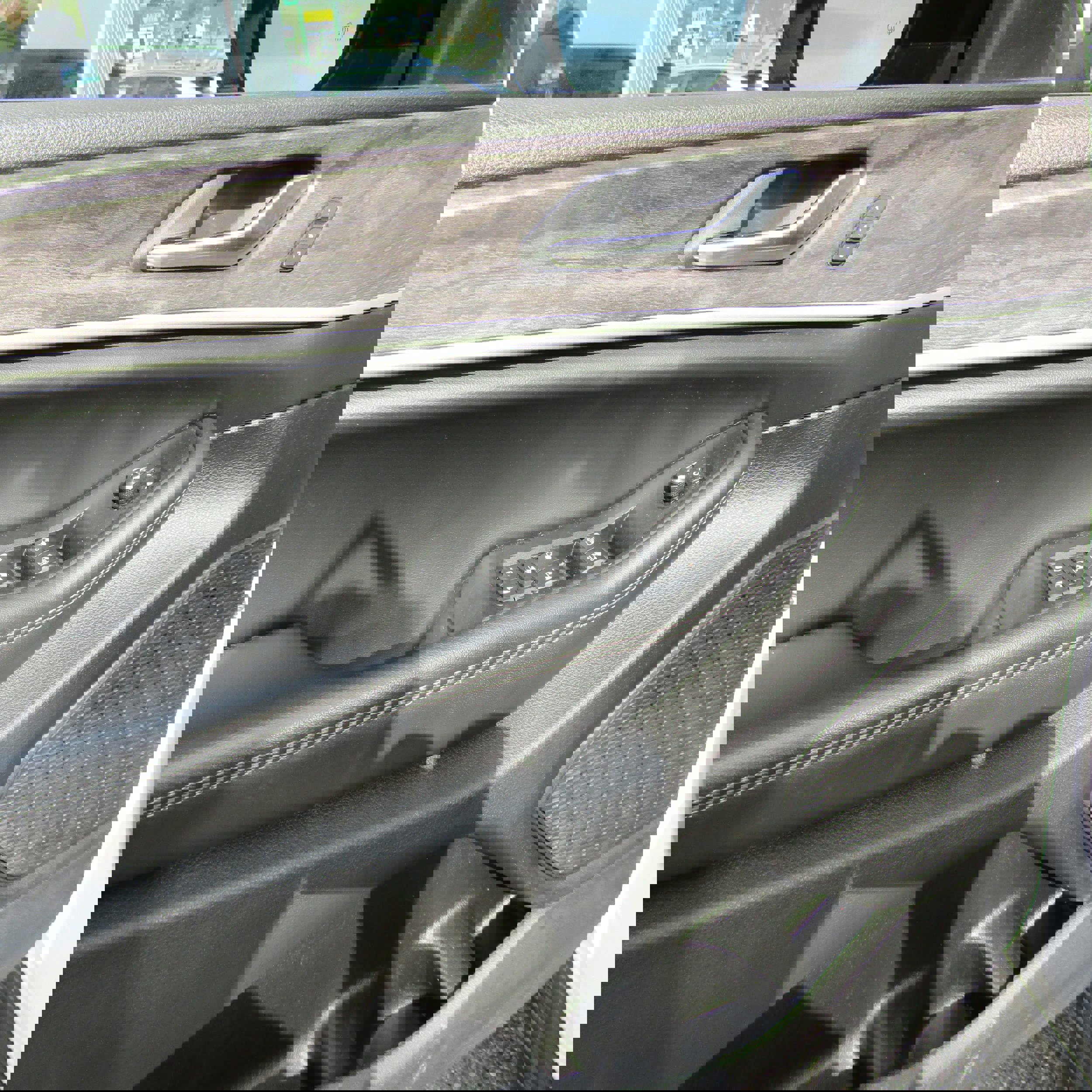 Used 2023 Jeep Grand Cherokee Limited image 14