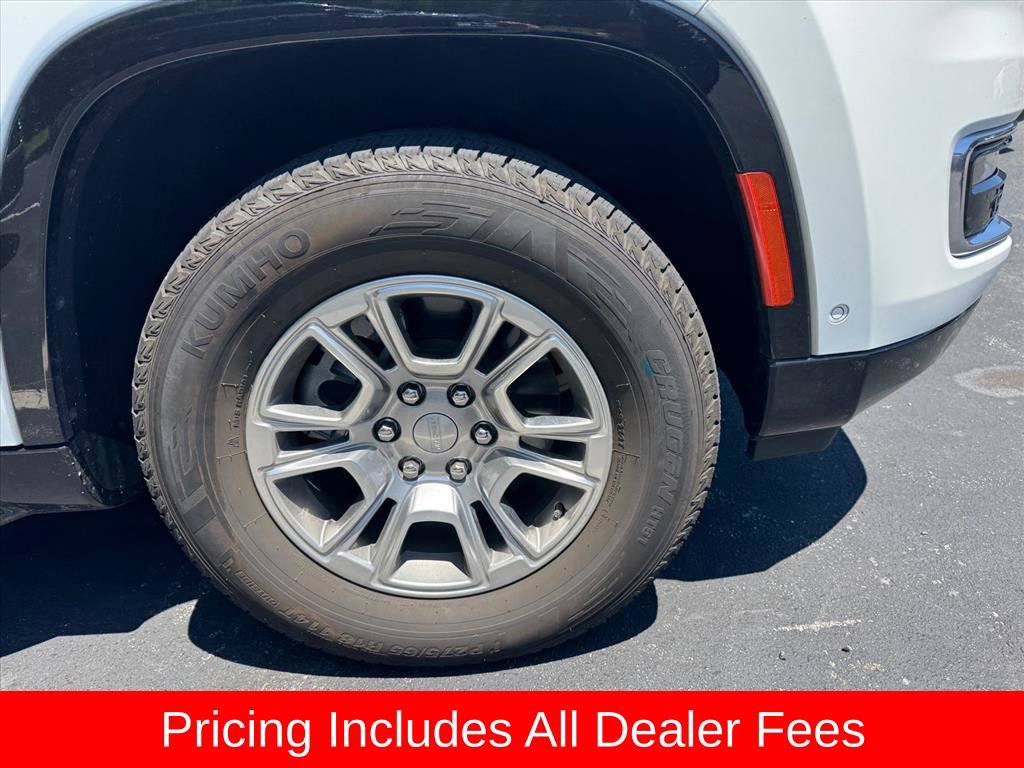 Used 2024 Jeep Wagoneer 2WD image 2