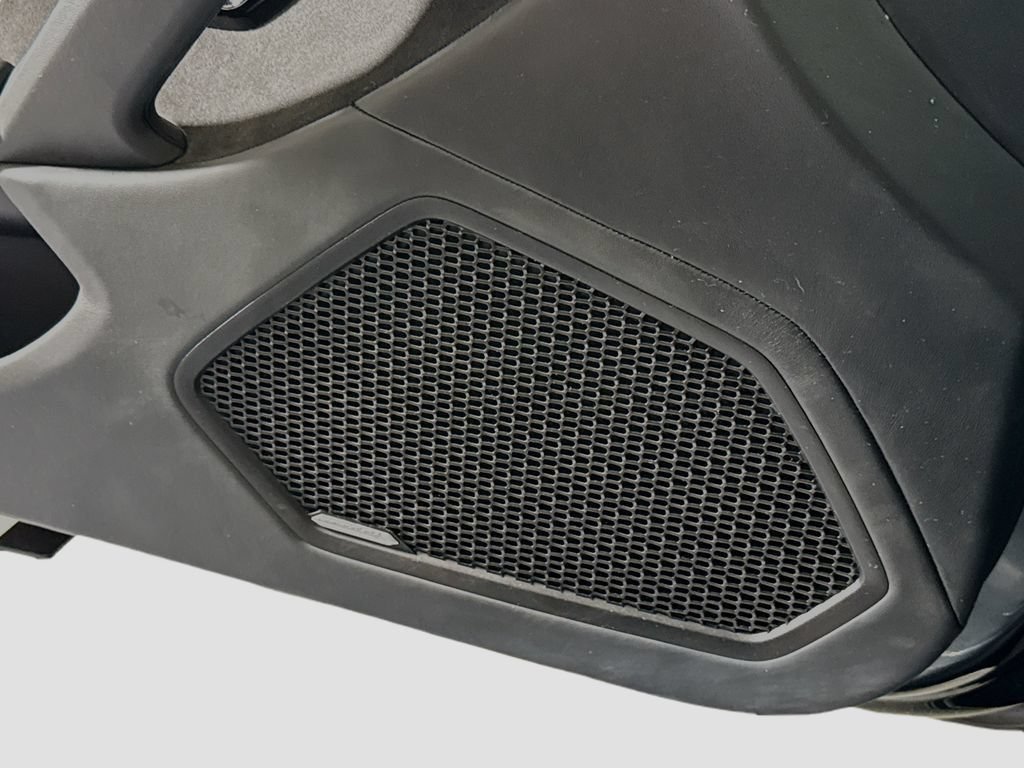 Used 2021 Lamborghini Huracan EVO RWD image 22