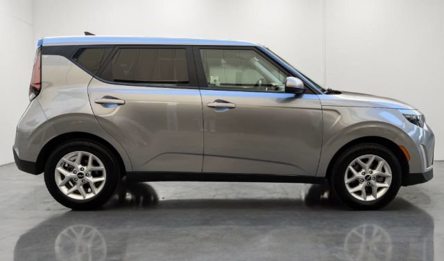 Used 2023 Kia Soul LX w/ Option Group 015 FWD image 8