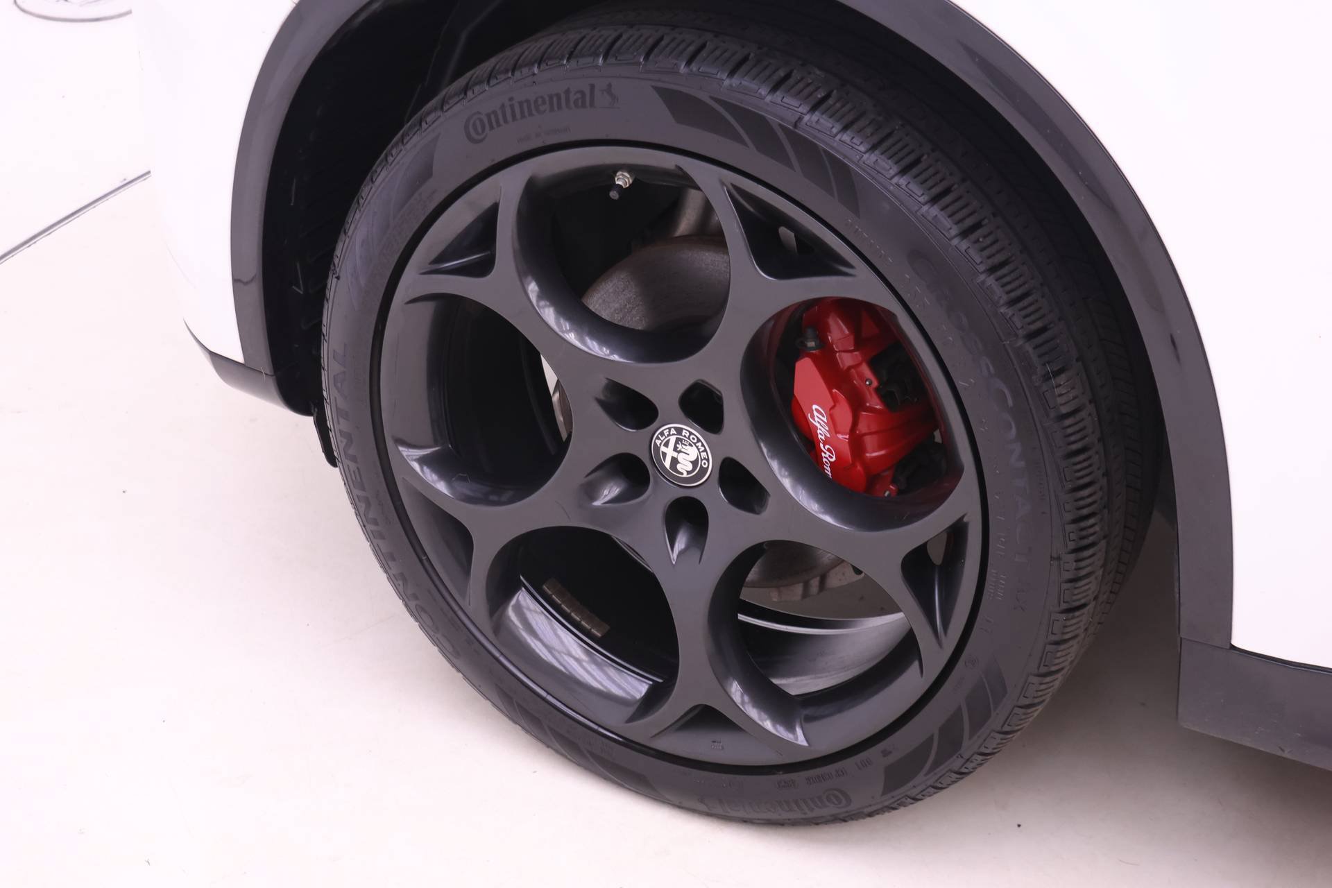 Certified 2024 Alfa Romeo Stelvio Veloce AWD/4WD image 22