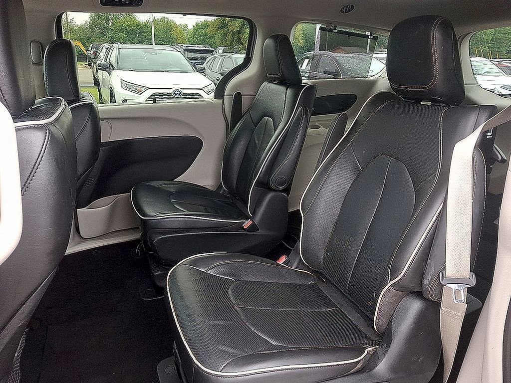 Used 2021 Chrysler Pacifica Limited w/ Premium & Safety Sphere Group image 10