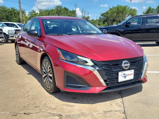 Used 2025 Nissan Altima 2.5 SV FWD image 2