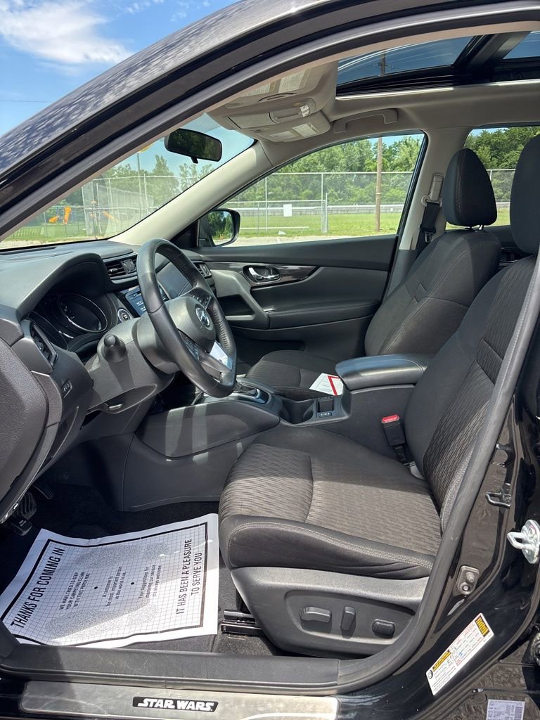 Used 2017 Nissan Rogue SV AWD/4WD image 18