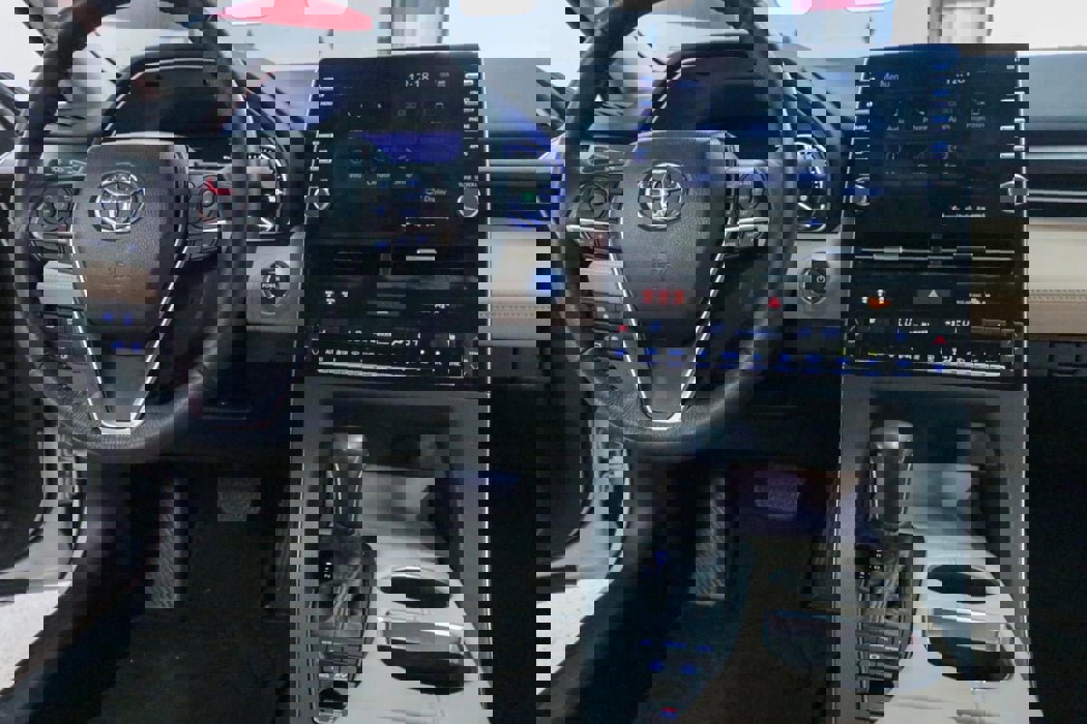 Used 2021 Toyota Avalon XLE w/ Moonroof Package image 26