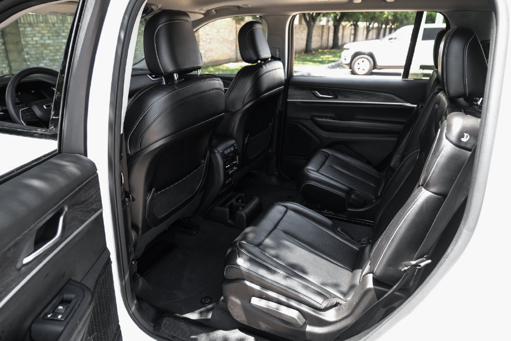 Used 2023 Jeep Grand Cherokee L Limited AWD/4WD image 51