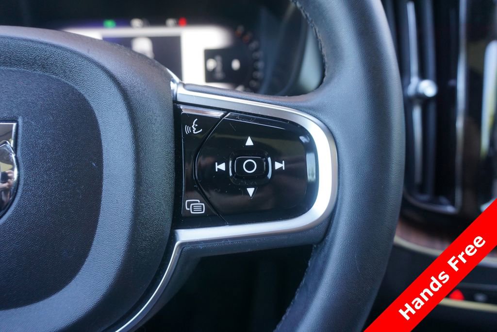 Used 2024 Volvo XC60 B5 Plus AWD/4WD image 4