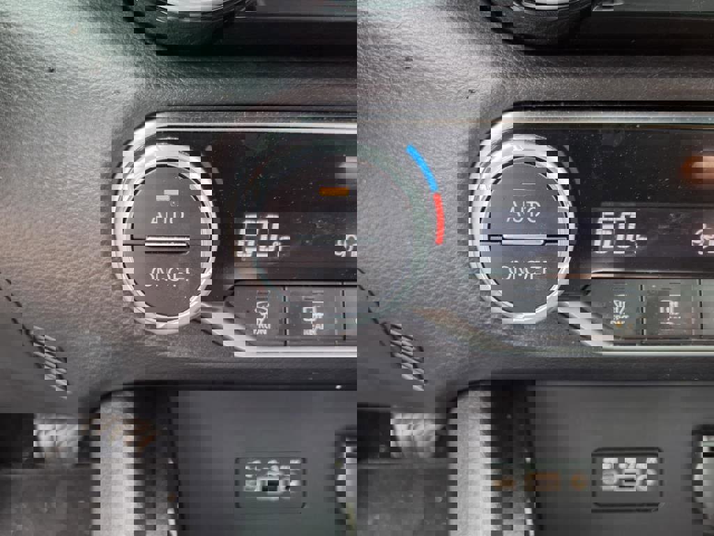 Used 2023 Nissan Sentra SR w/ Electronics Package image 12