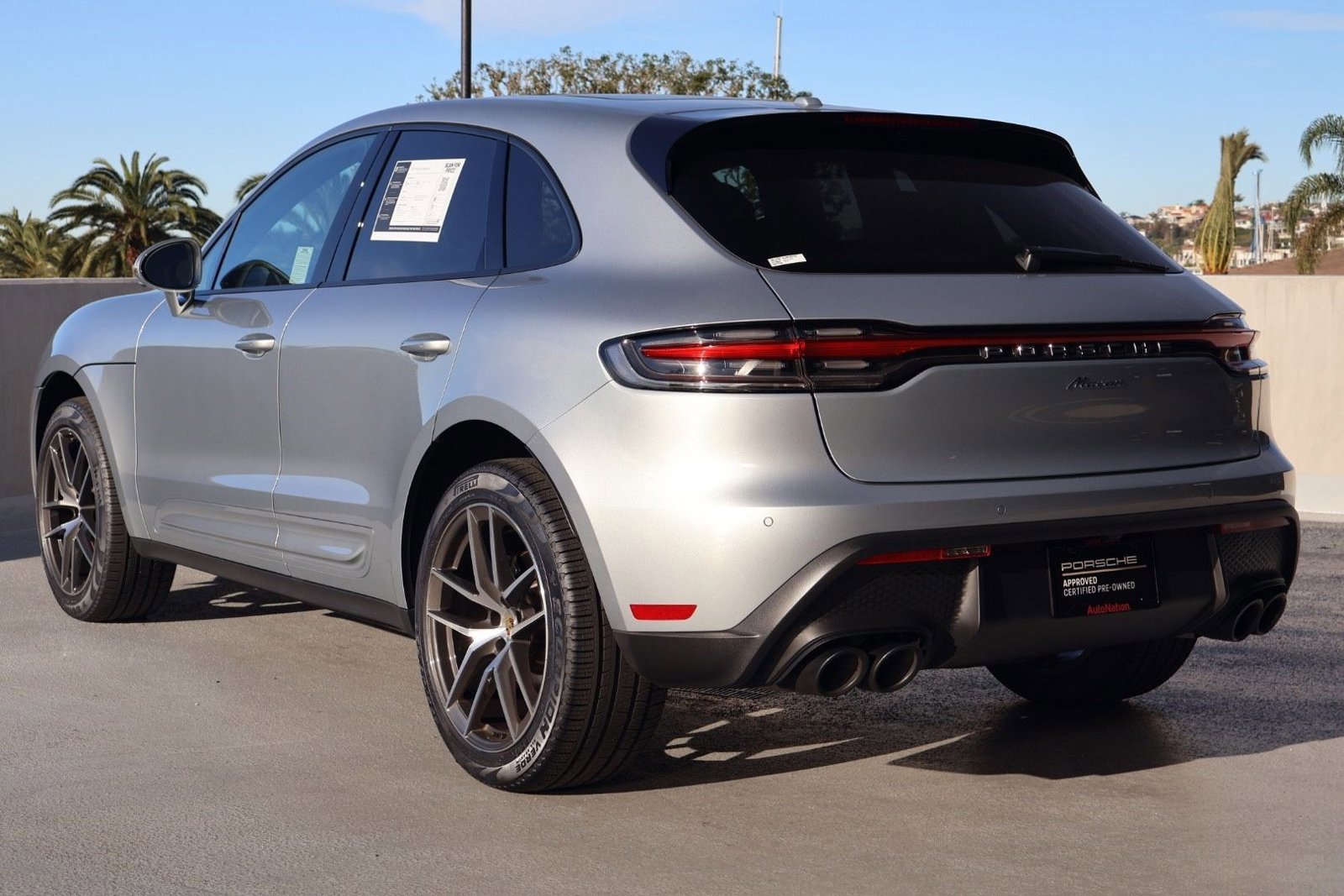Certified 2025 Porsche Macan image 3